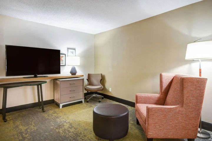 Room 10 of 27