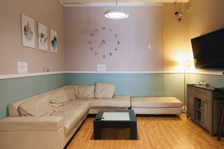 Room 12 of 32