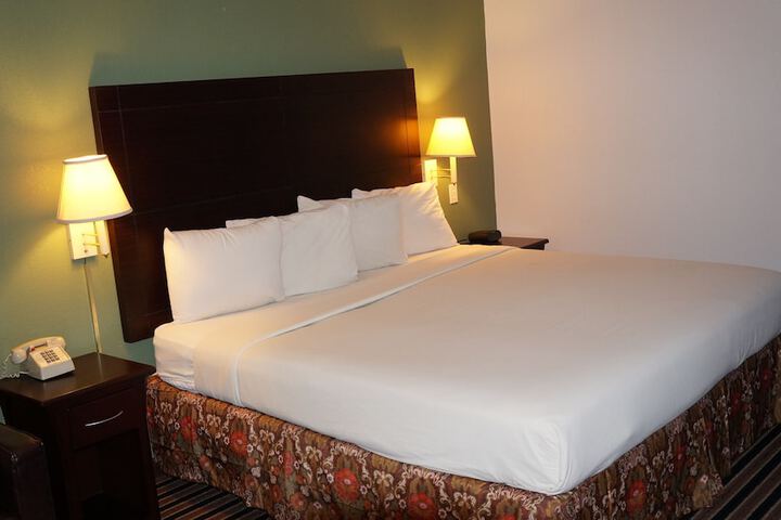 Room 22 of 34