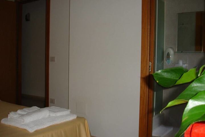 Room 14 of 19
