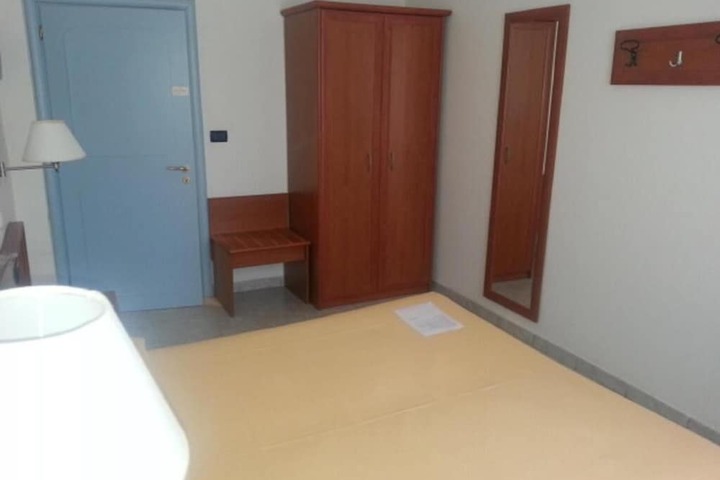 Room 15 of 38