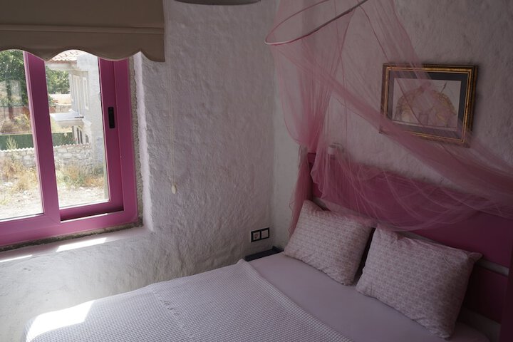 Room 16 of 19
