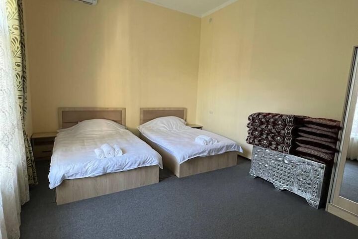 Room 11 of 17