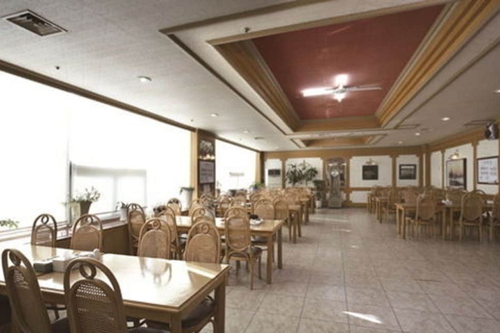 Dining Photos