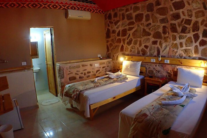 Room 6 of 43