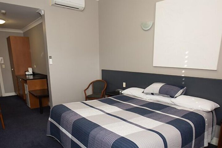 Room 6 of 15