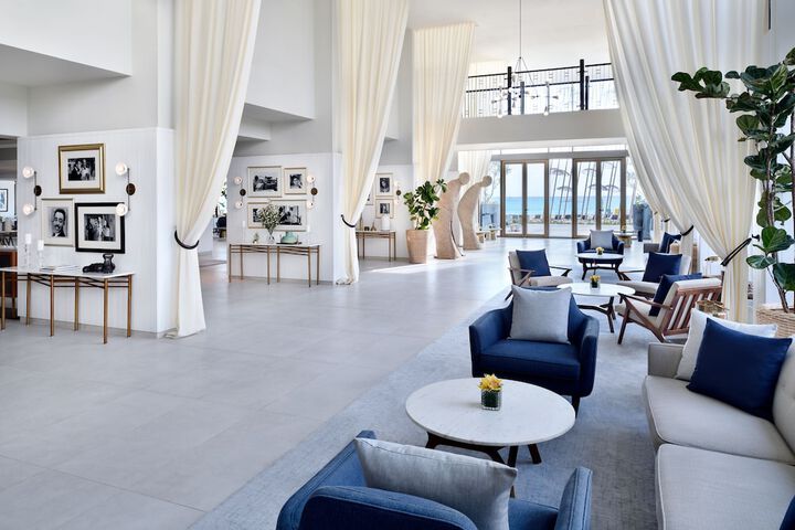 Entrance & Lobby