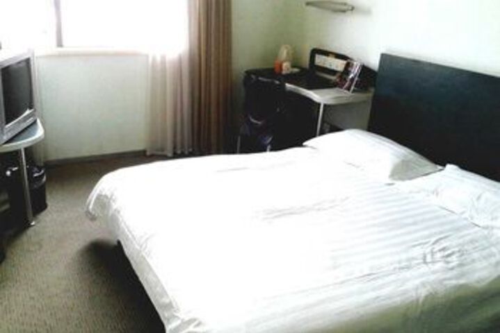 Room 7 of 28