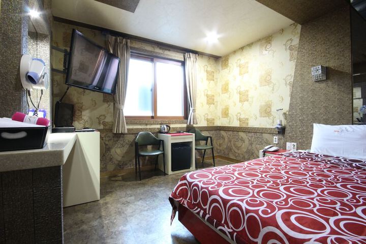 Room 16 of 27