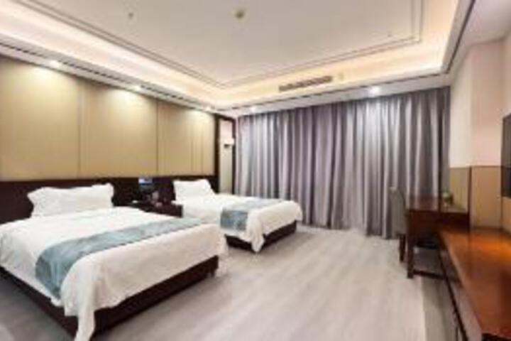 Room 8 of 9