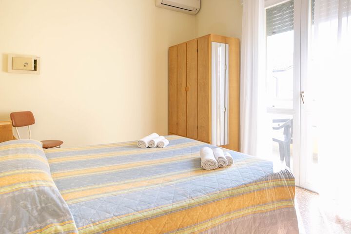 Room 13 of 71