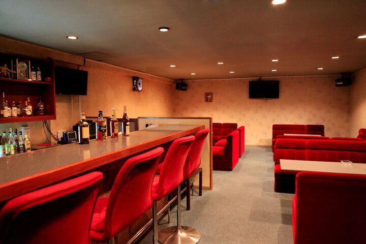 Lounge 19 of 29
