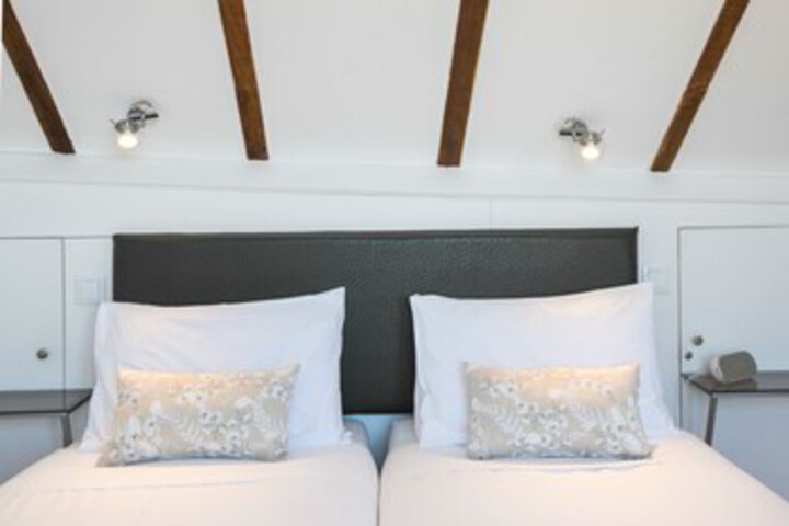 Room 16 of 32