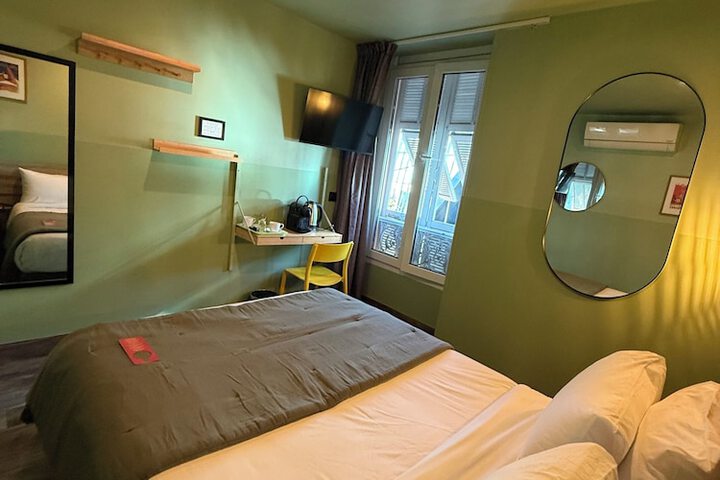 Room 54 of 76
