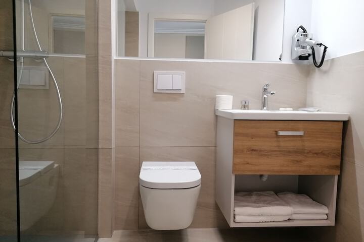 Room 8 of 13