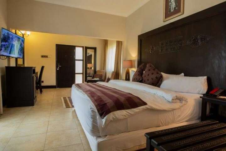 Room 8 of 28