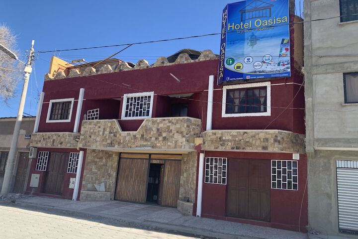Exterior of Hotel Oasisa
