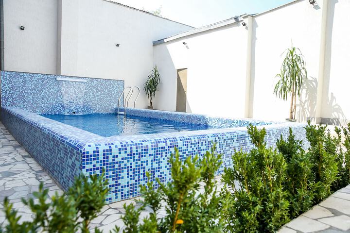 Pool 13 of 17
