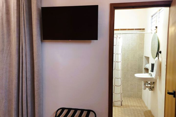 Room 27 of 41