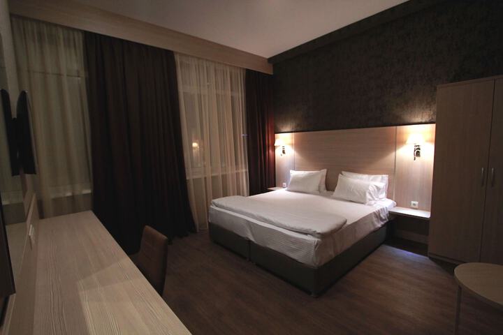 Room 3 of 43