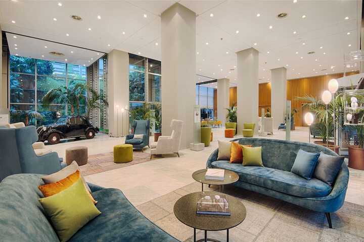 Entrance & Lobby