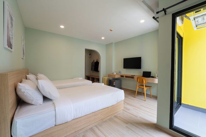 Room 5 of 13