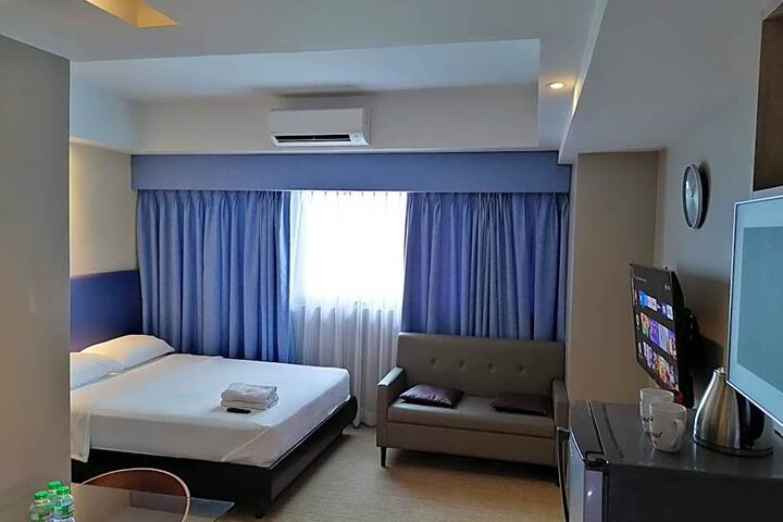 Studio Deluxe at Sta.Lucia East Grand Mall - Hotel & Residences