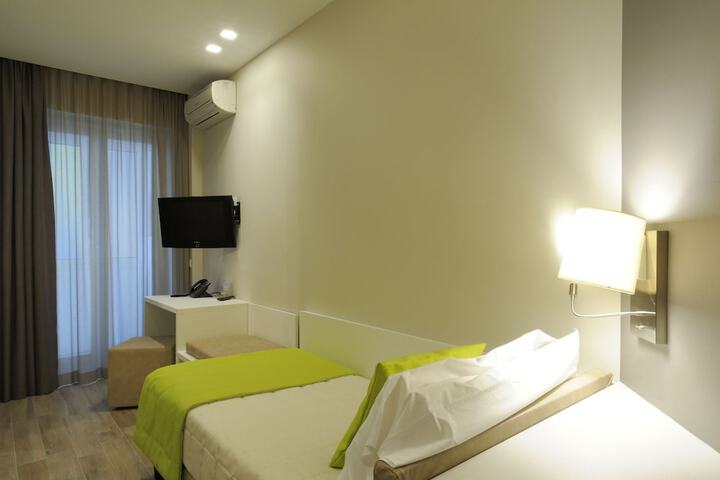 Room 4 of 30