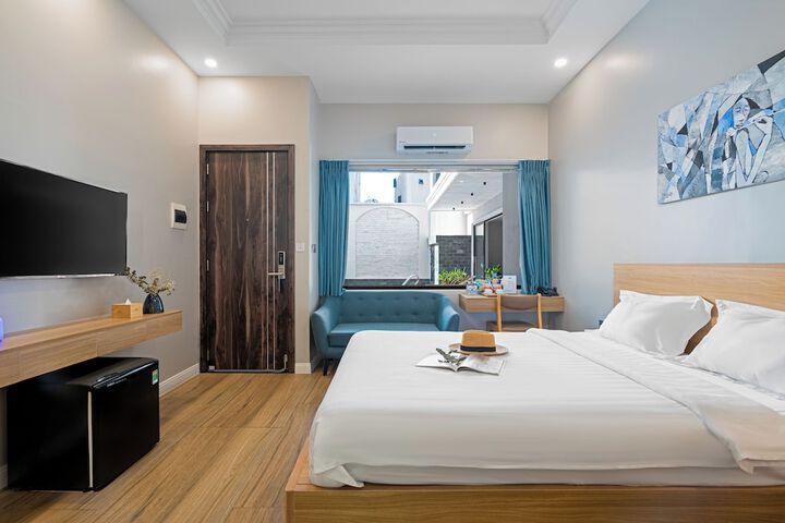 Room 8 of 85
