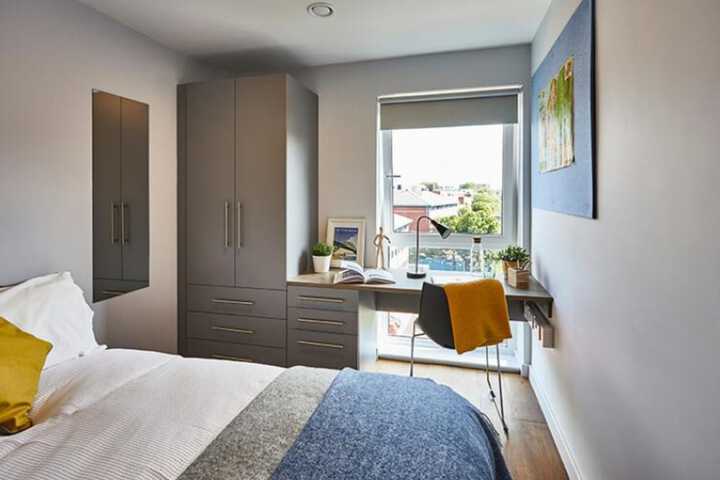 Room 5 of 17