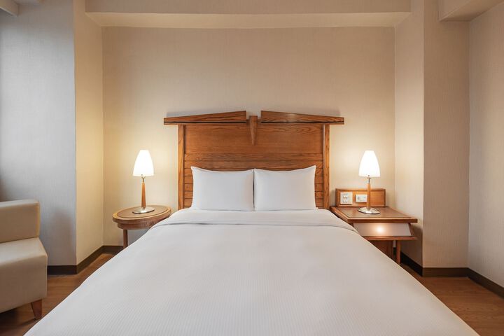 Room 4 of 36