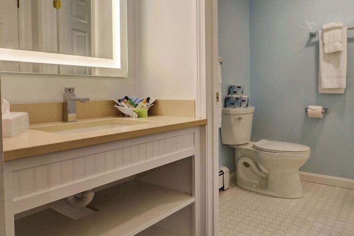 Room 102 of 138