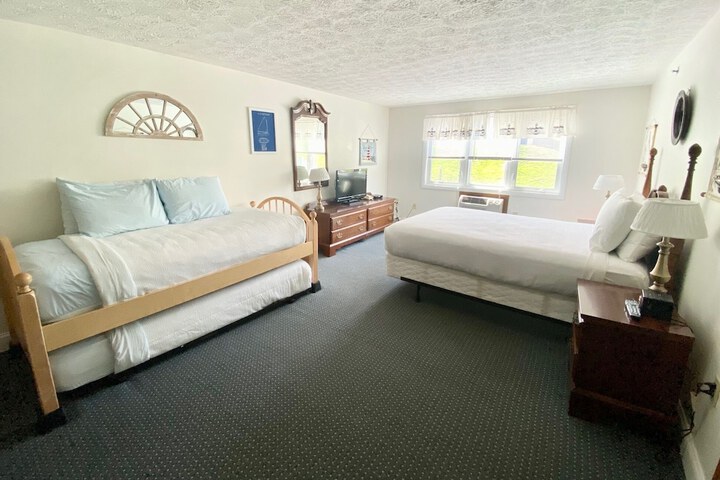 Room 8 of 82