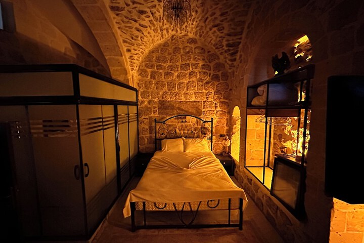 Room 12 of 21