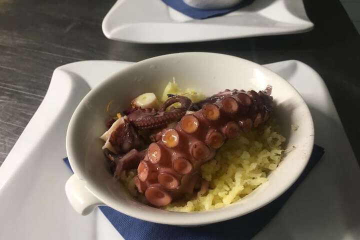 Dining 52 of 66