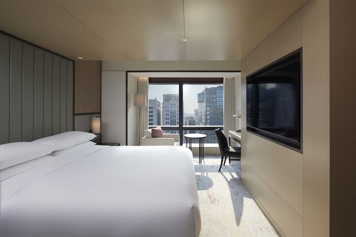 Room 43 of 147