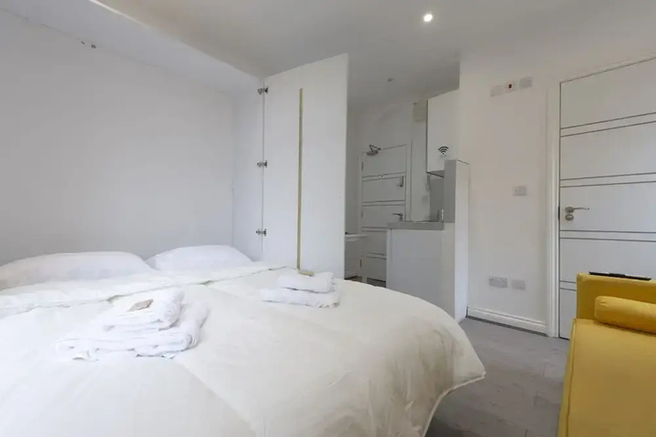 Room 3 of 16