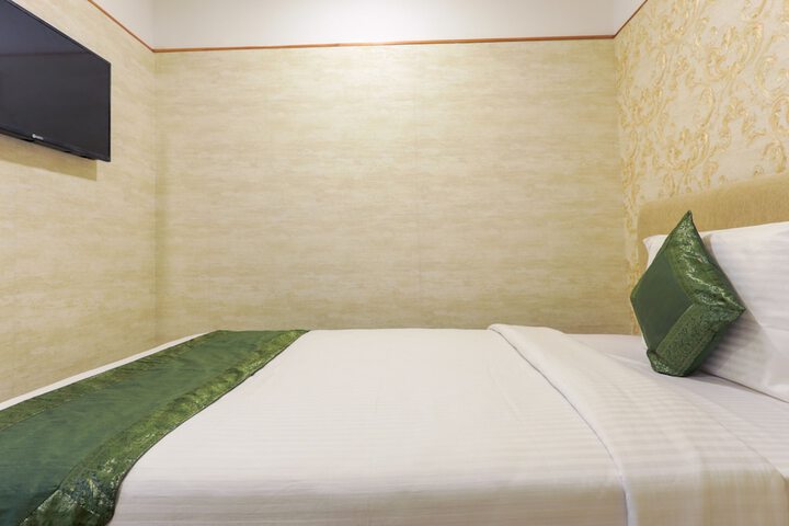 Room 11 of 39