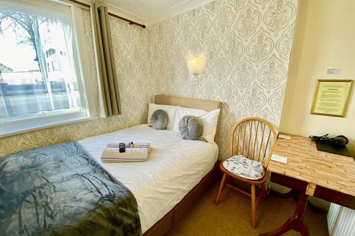 Room 12 of 40