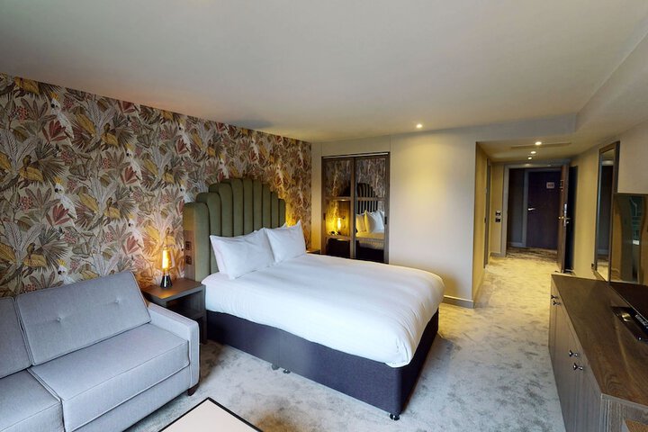 Room 18 of 60