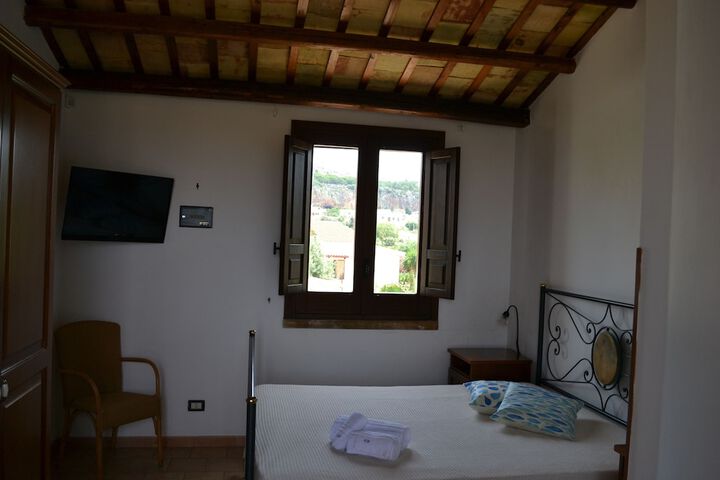 Room 12 of 48