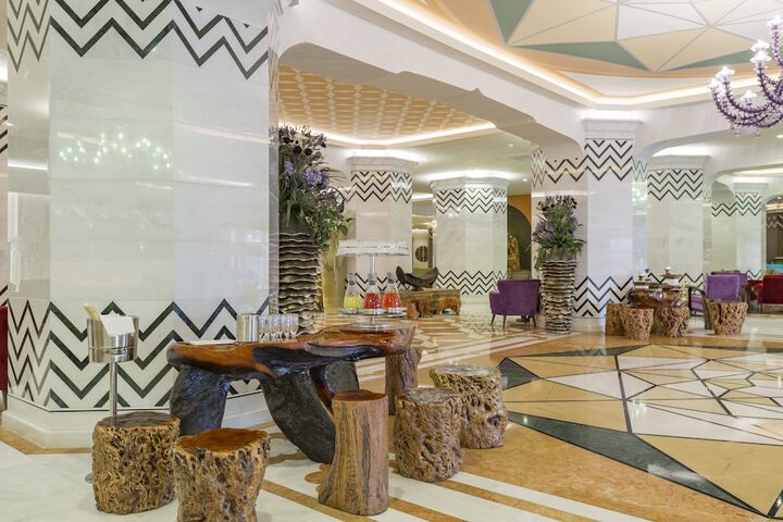 Entrance & Lobby
