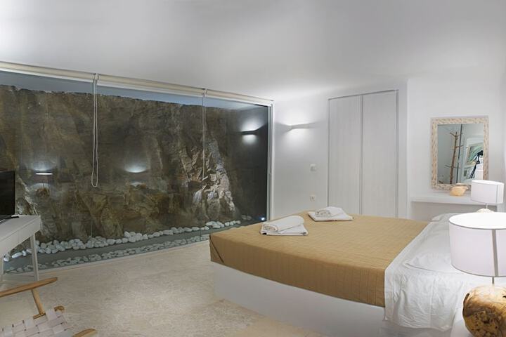 Room 8 of 34