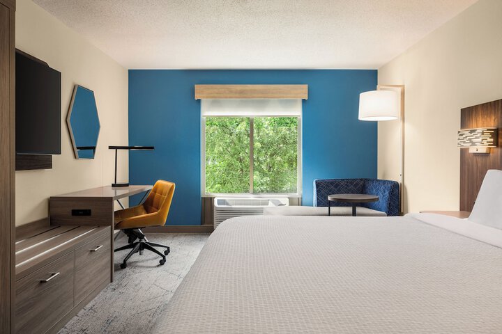 1 King Bed (12 of 15)
