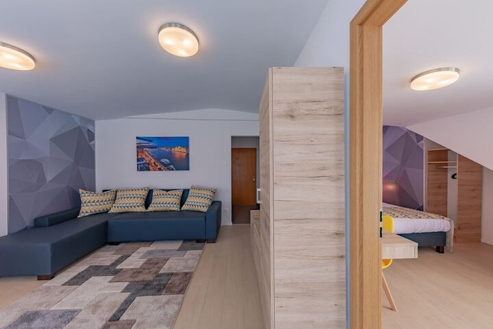 Room 19 of 66