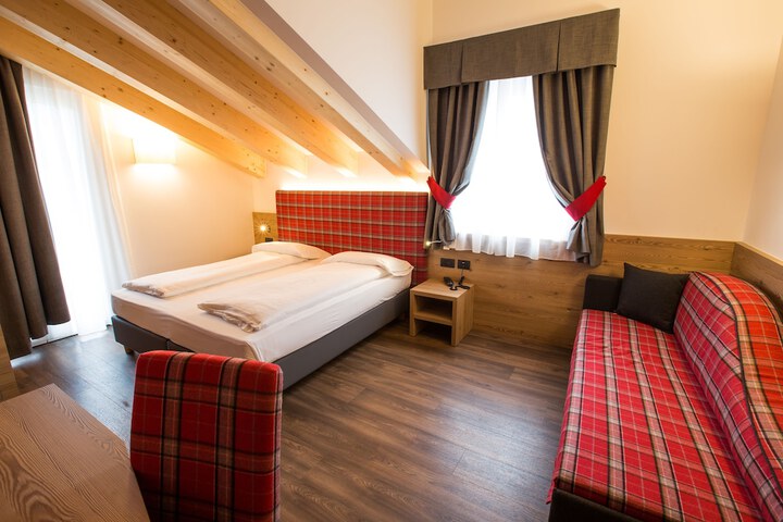 Room 4 of 60