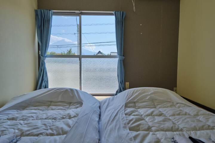 Room 12 of 80
