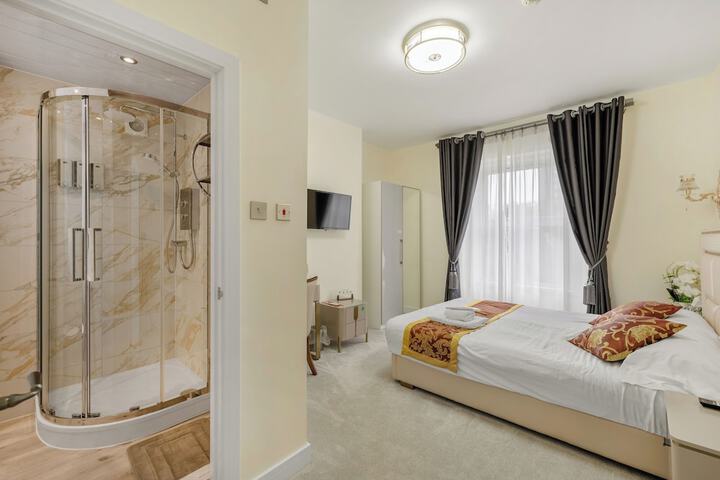 Room 17 of 90