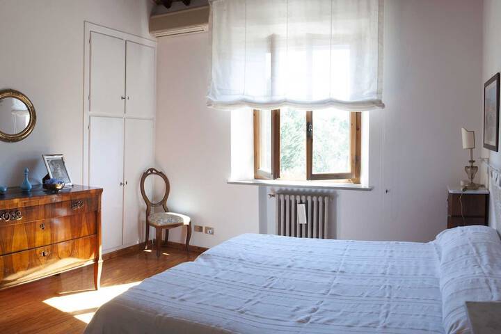 Room 10 of 77