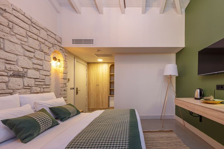 Room 5 of 22